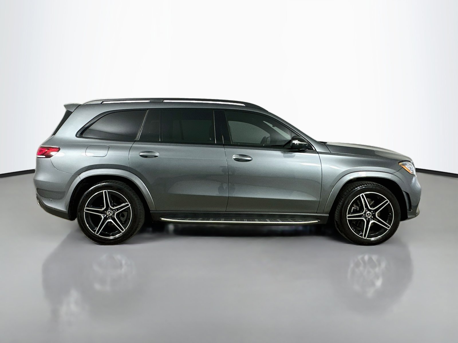 Used 2023 Mercedes-Benz GLS 580 4MATIC image 4