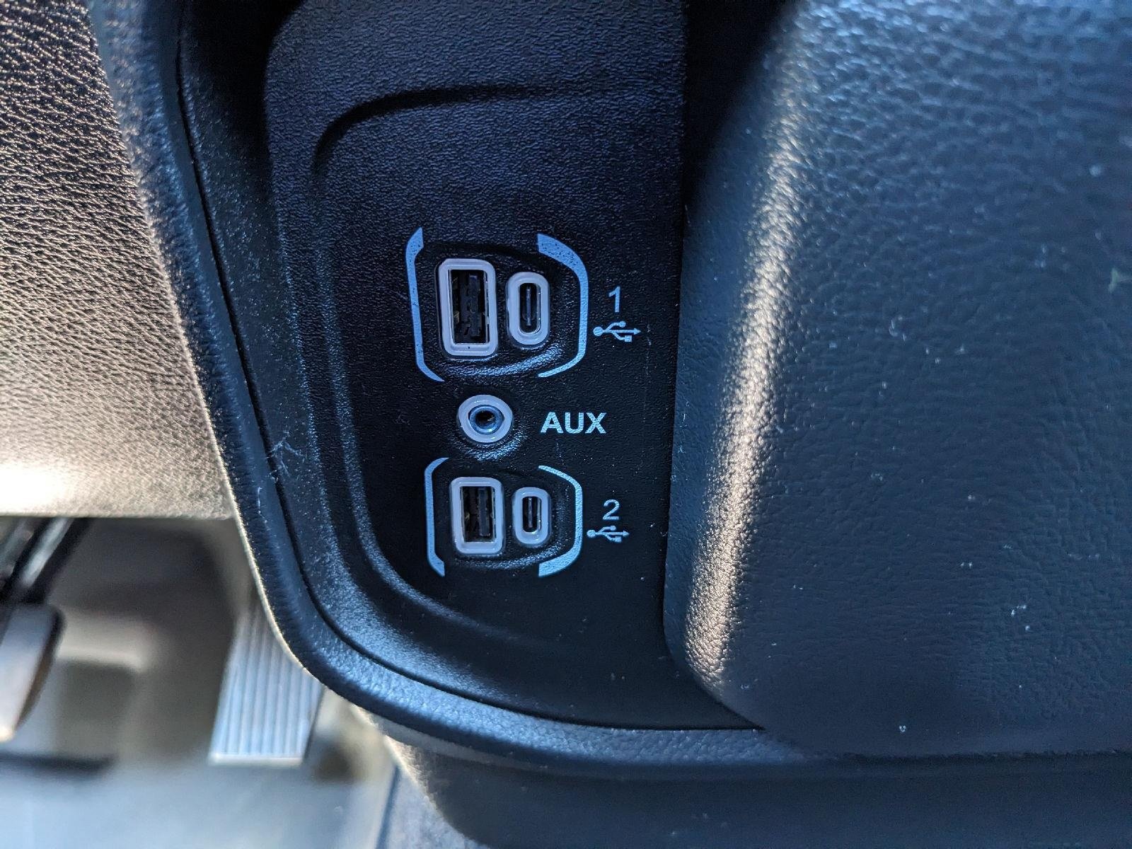 Used 2025 RAM 1500 Laramie AWD/4WD image 32