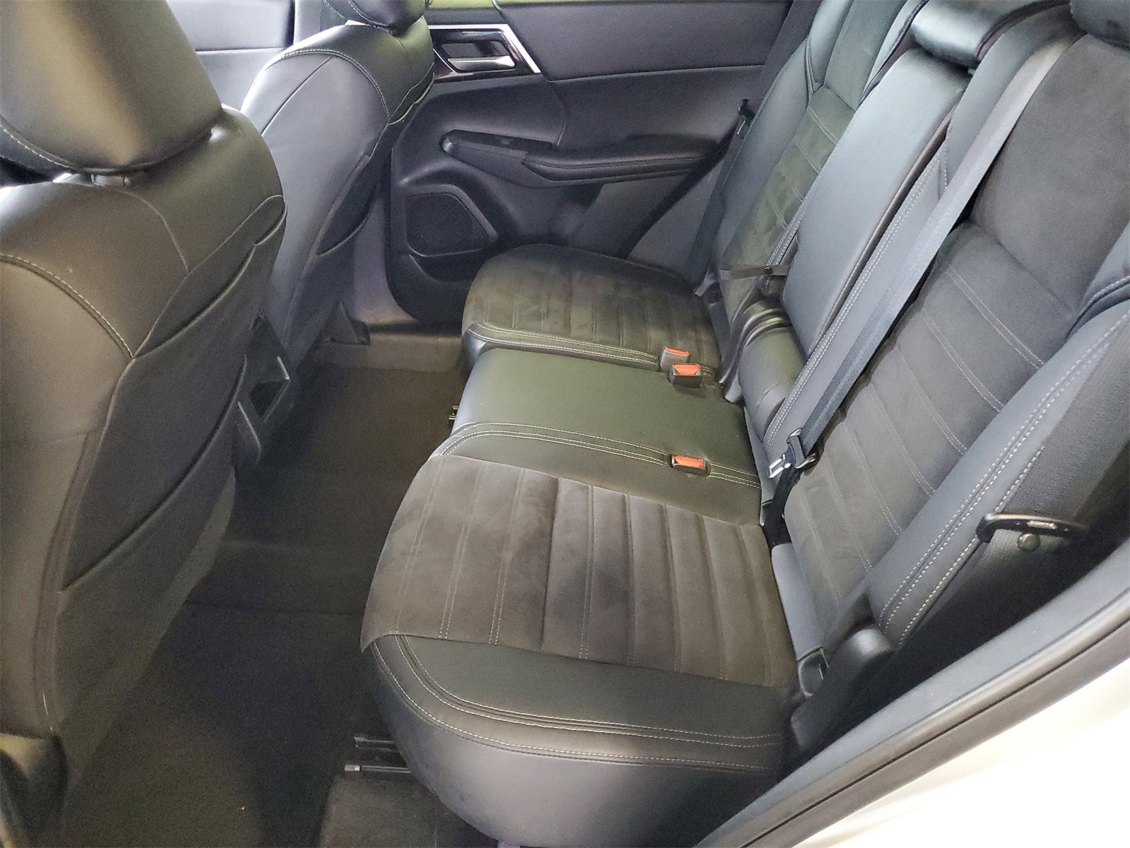 Used 2023 Mitsubishi Outlander SE image 21