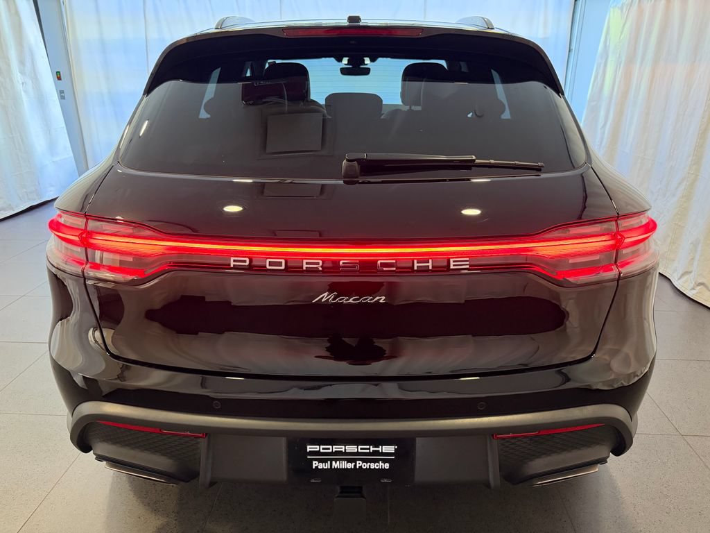 Certified 2026 Porsche Macan AWD/4WD image 8
