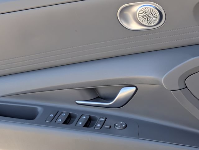 Used 2025 Hyundai Elantra SE FWD image 23