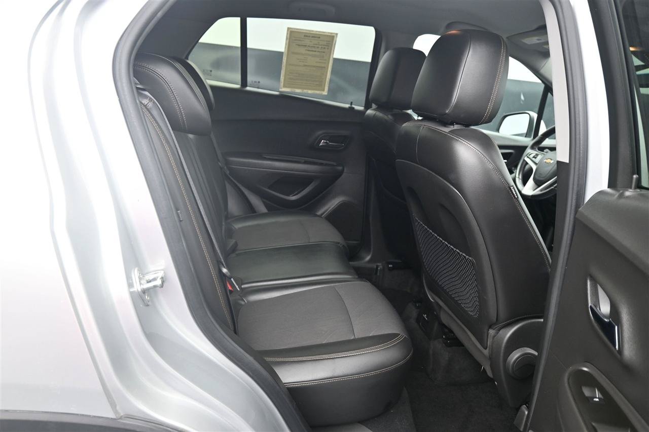 Used 2018 Chevrolet Trax LT w/ LT Convenience Package FWD image 10