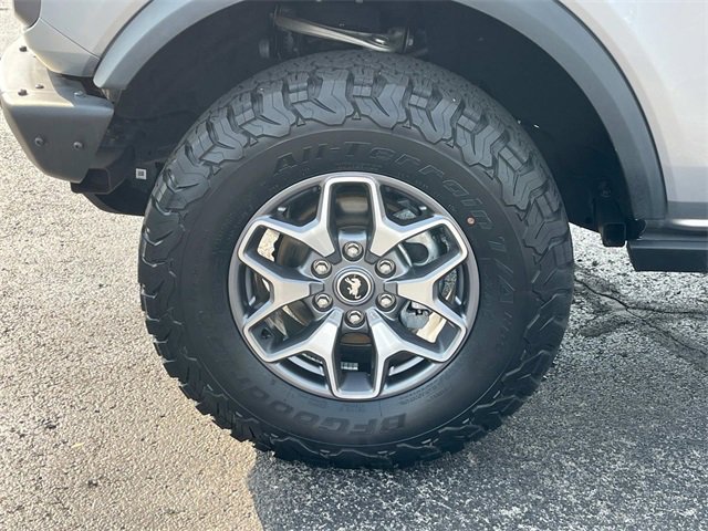 Used 2021 Ford Bronco Badlands image 9