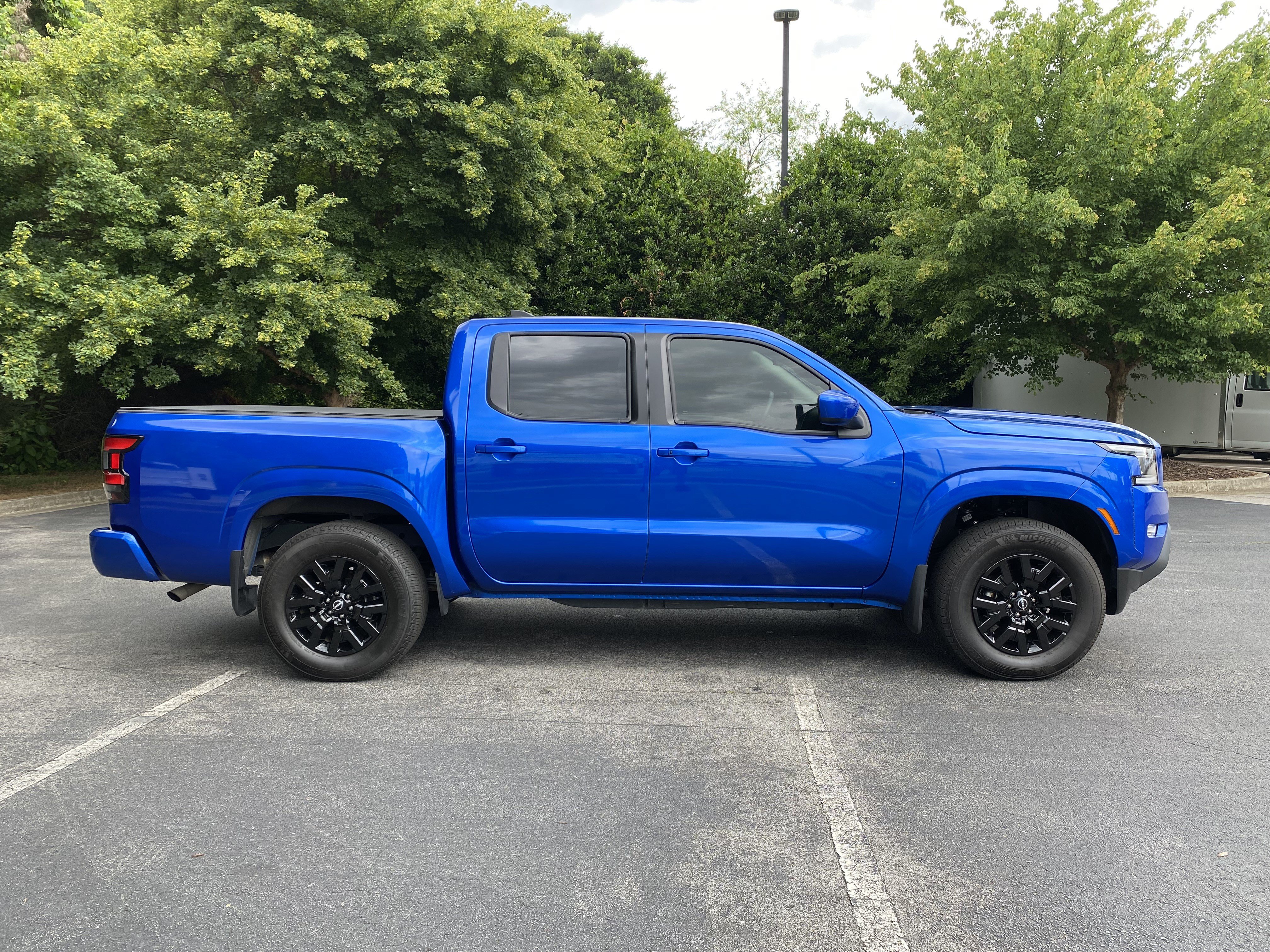 Used 2024 Nissan Frontier SL w/ Technology Package AWD/4WD image 10