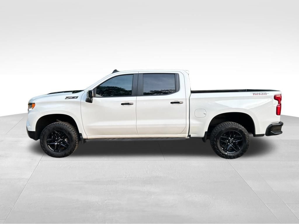 Used 2024 Chevrolet Silverado 1500 LT Trail Boss w/ Convenience Package II AWD/4WD image 2