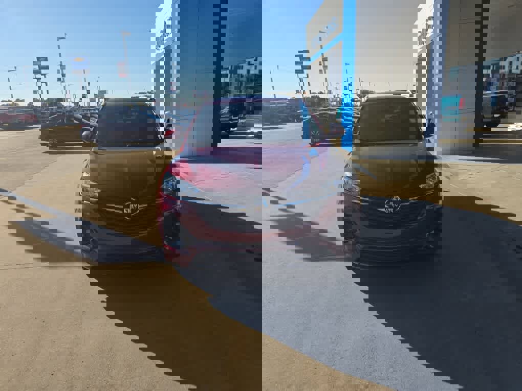 Used 2022 Buick Encore GX Select w/ Sport Touring Package image 3