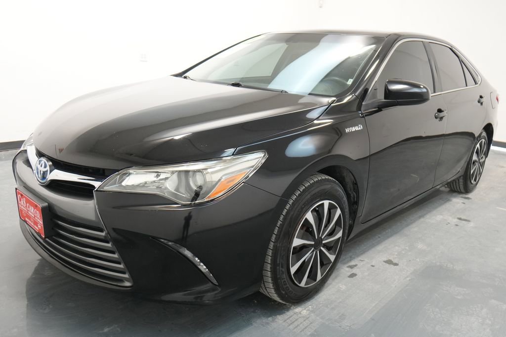 Used 2017 Toyota Camry LE FWD image 3