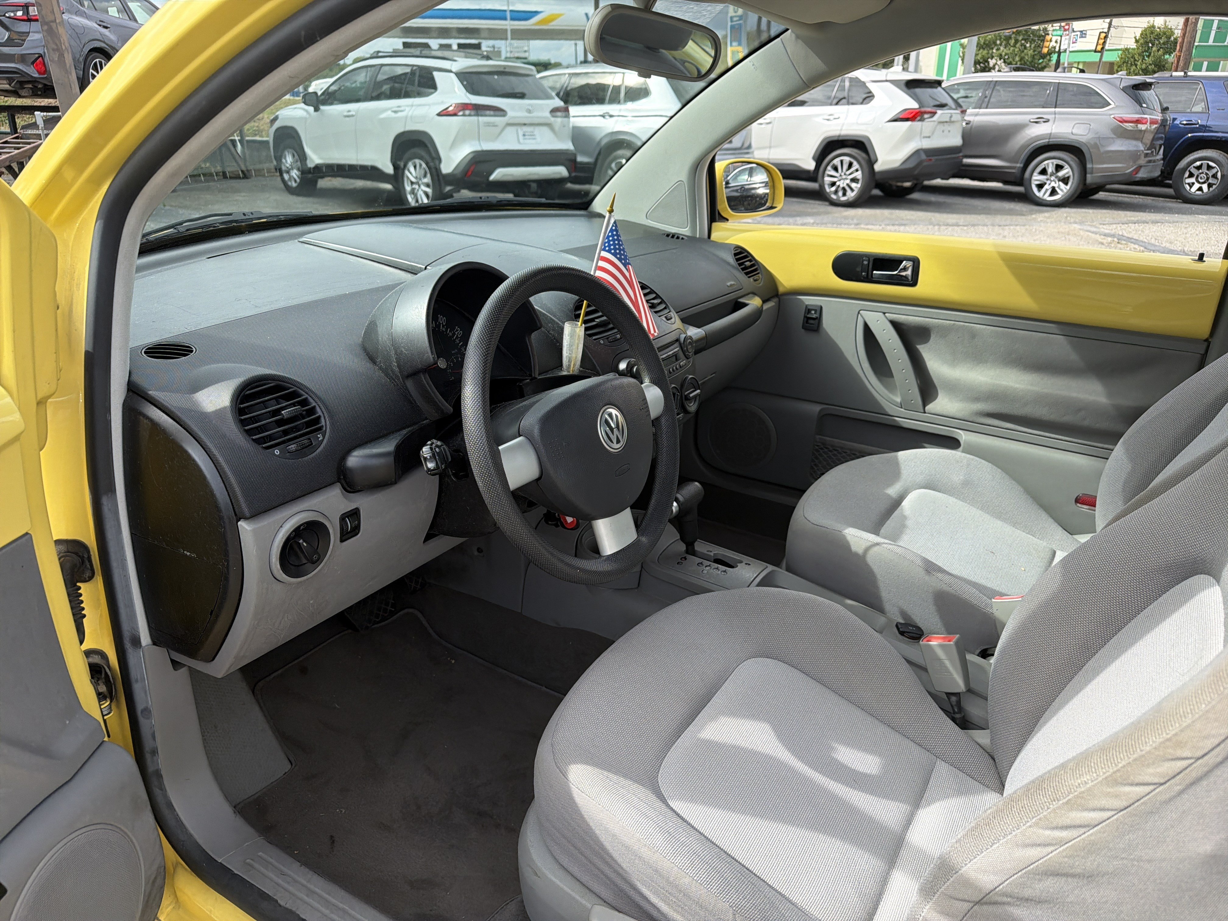 Used 2005 Volkswagen Beetle GL FWD image 13