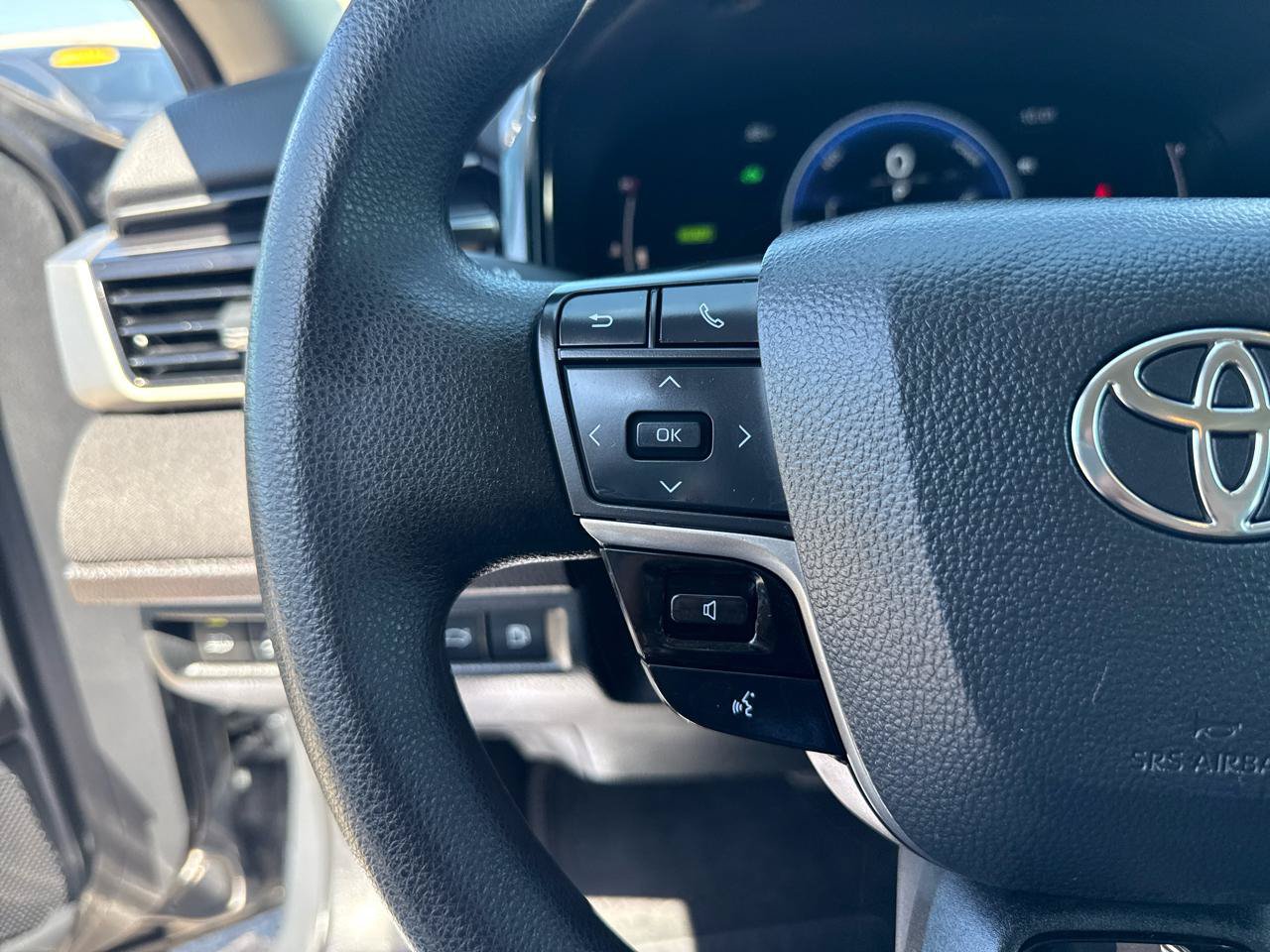 Used 2025 Toyota Camry LE FWD image 14