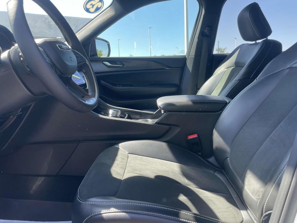 Certified 2025 Jeep Grand Cherokee L Altitude image 27