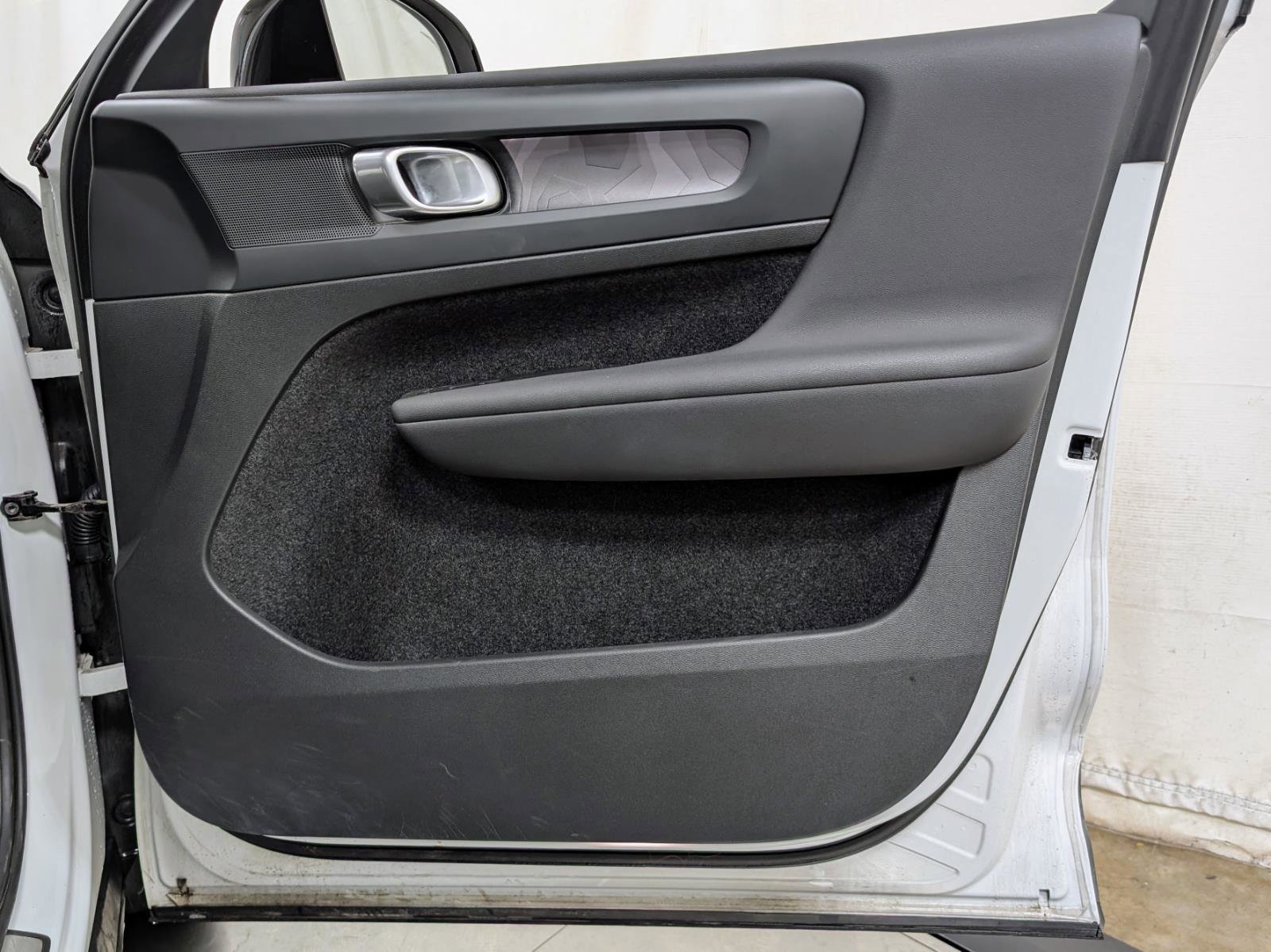 Used 2023 Volvo C40 Recharge Core image 22