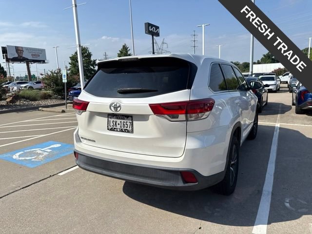 Used 2019 Toyota Highlander LE FWD image 4