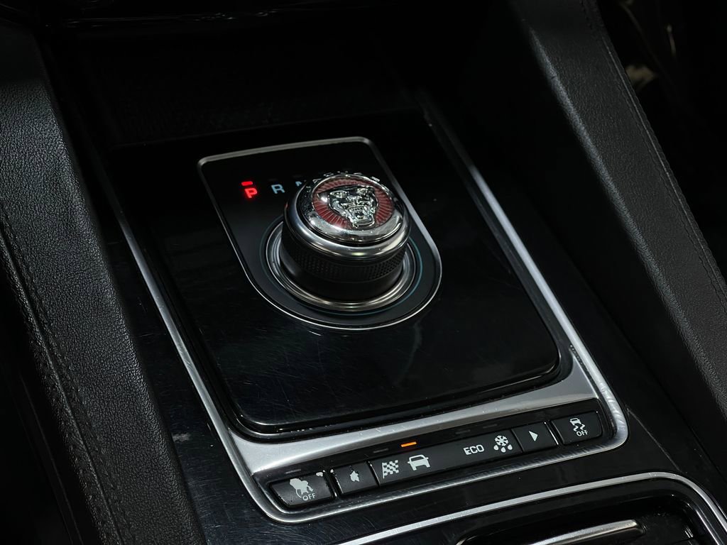 Used 2020 Jaguar F-PACE Prestige image 30