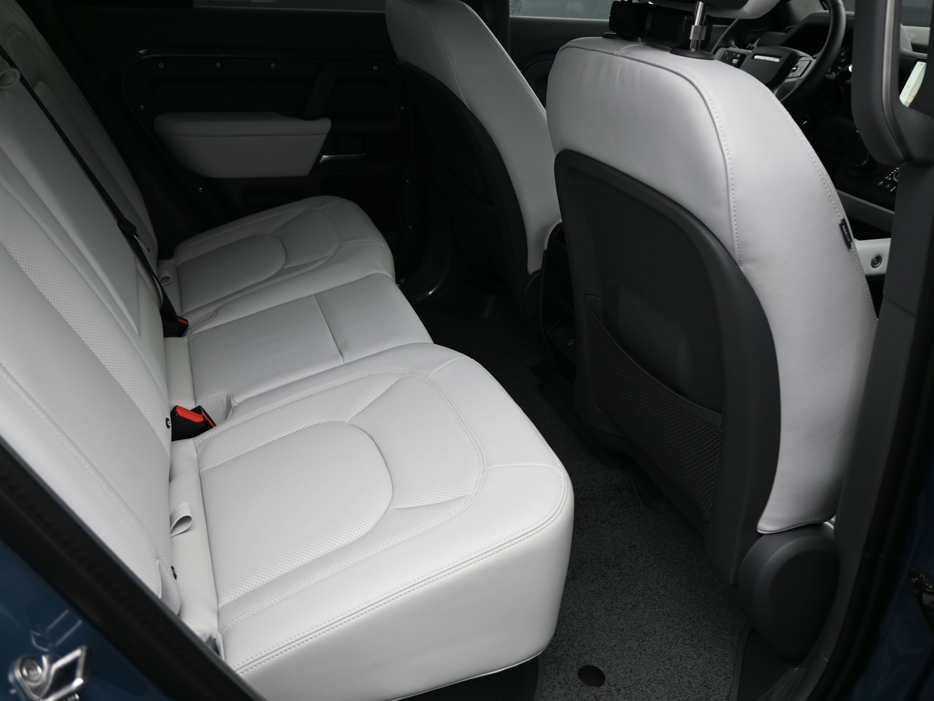 Used 2025 Land Rover Defender 110 S image 8