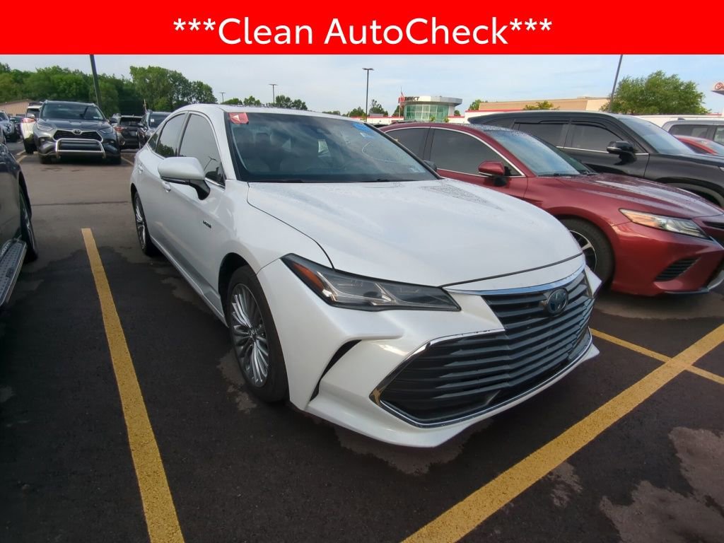 Used 2019 Toyota Avalon Limited FWD image 3