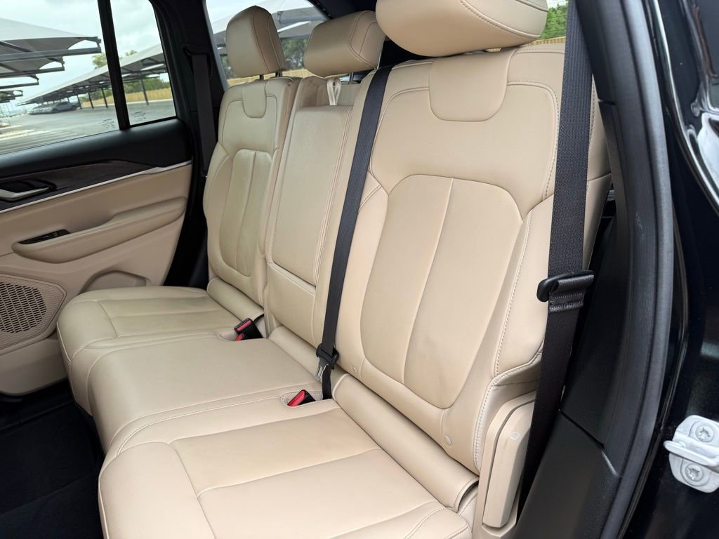 Used 2023 Jeep Grand Cherokee Limited image 22