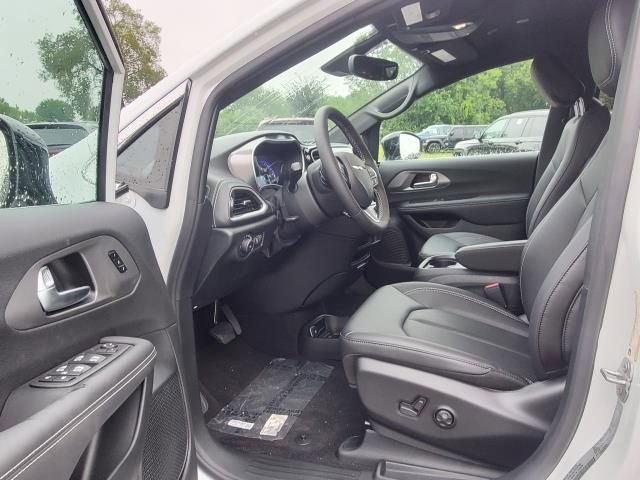 New 2026 Chrysler Pacifica Select image 8