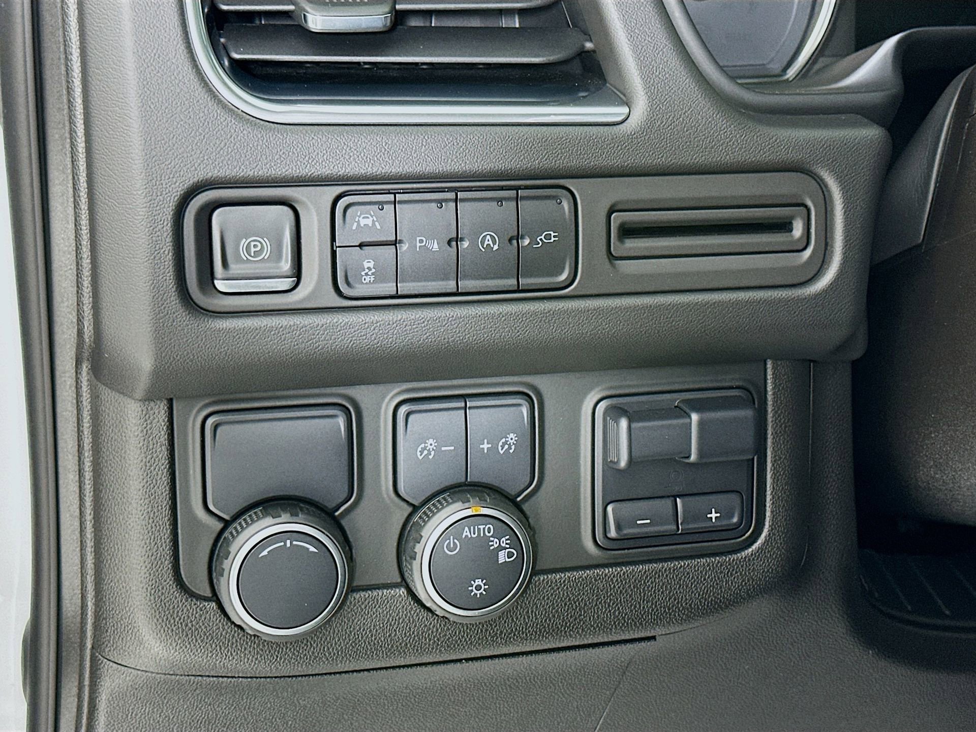 Used 2021 Chevrolet Tahoe LT w/ LT Signature Package image 11