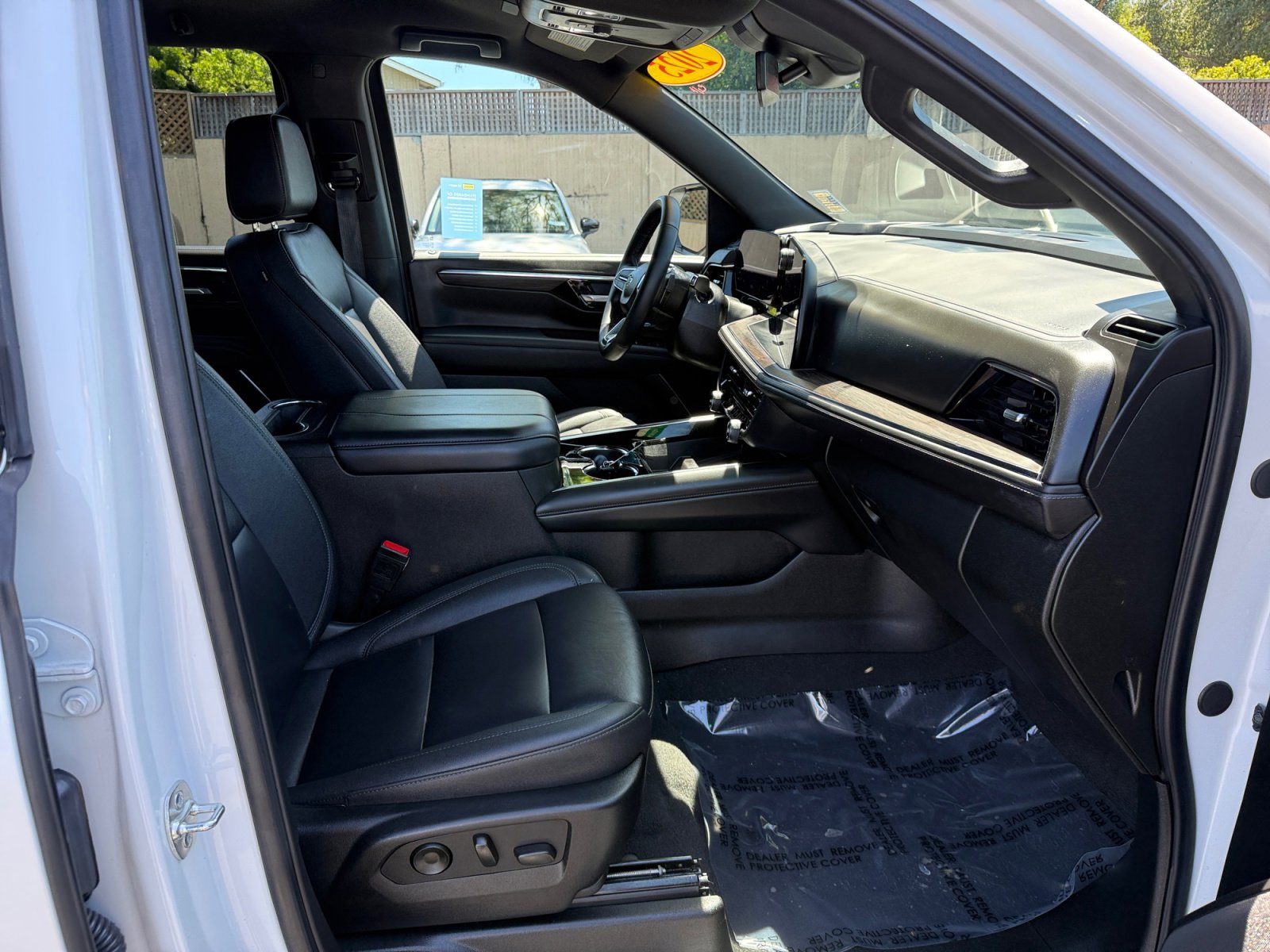 Used 2025 Chevrolet Suburban Z71 AWD/4WD image 20