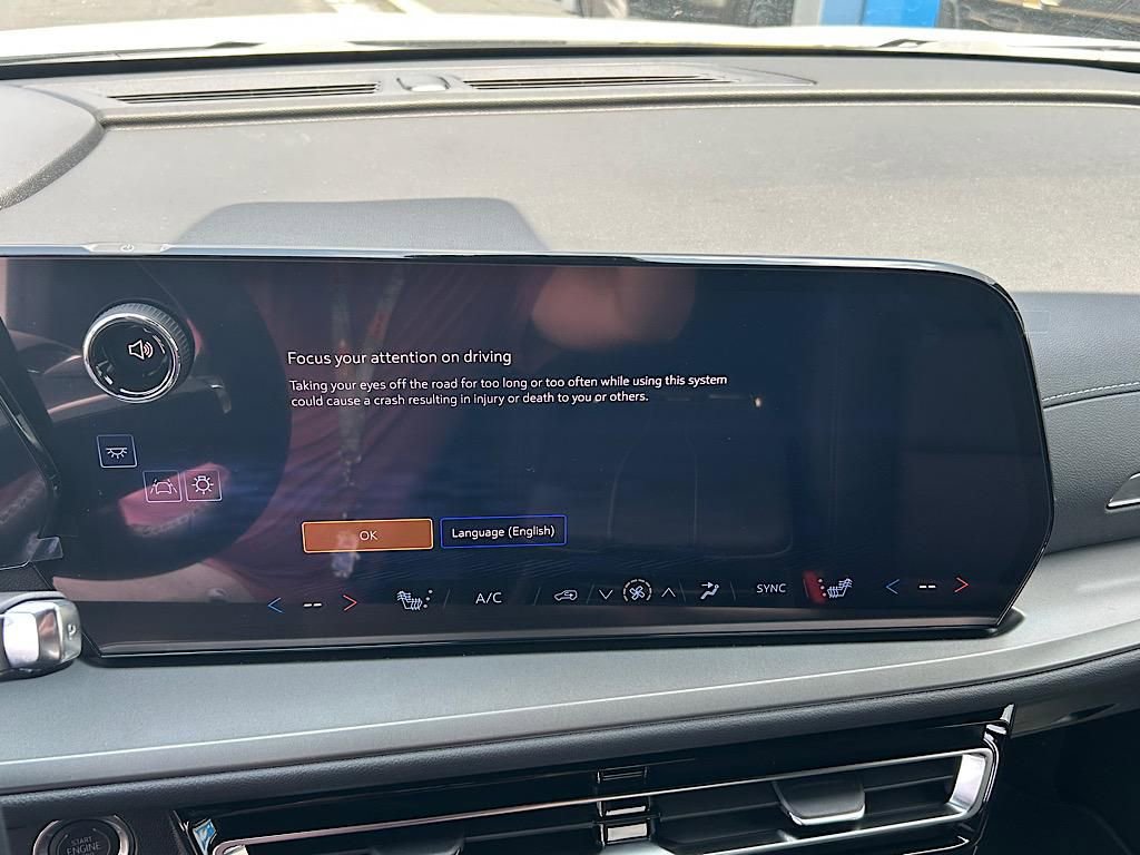 New 2025 Chevrolet Traverse LT w/ Driver Confidence Package image 15