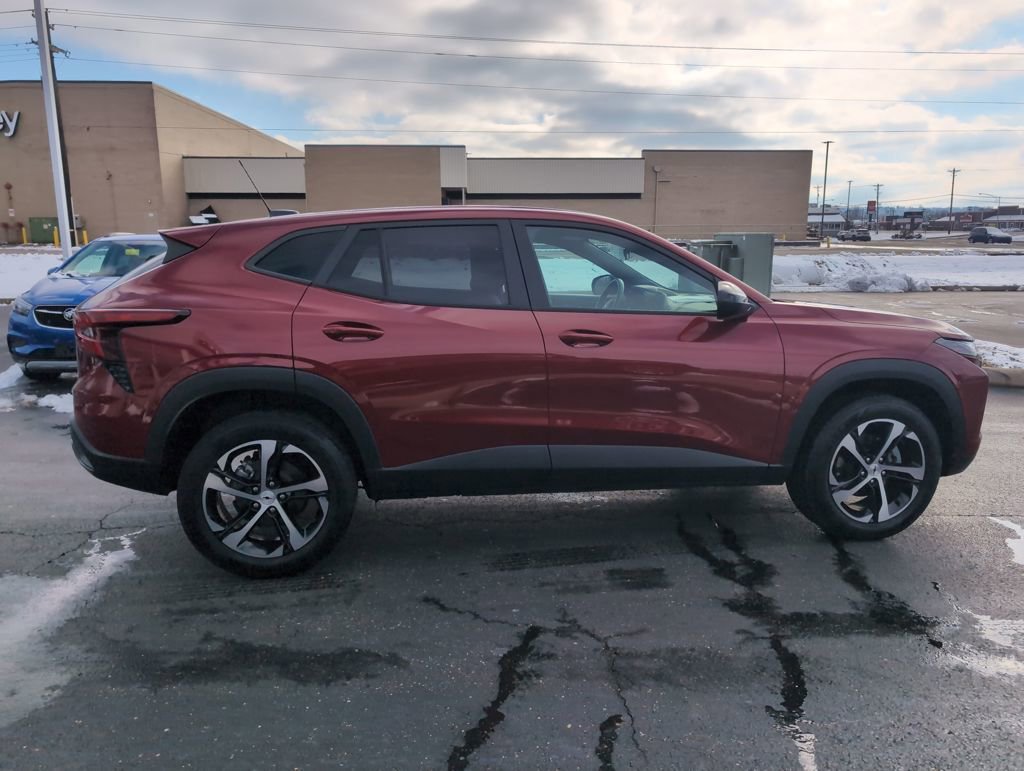 Used 2024 Chevrolet Trax RS w/ Driver Confidence Package image 8