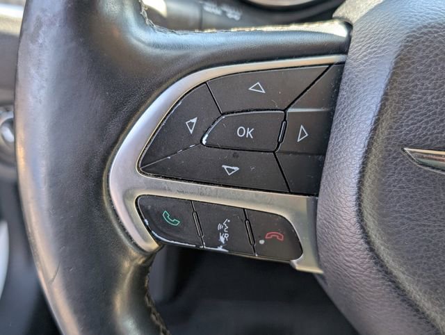 Used 2016 Chrysler 300 C image 33