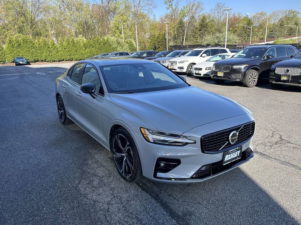 Certified 2025 Volvo S60 B5 Ultra AWD/4WD image 2