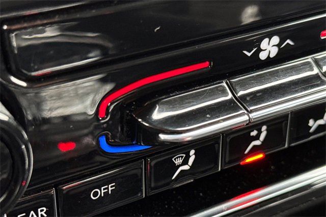 Used 2023 Jeep Grand Cherokee L Laredo image 30