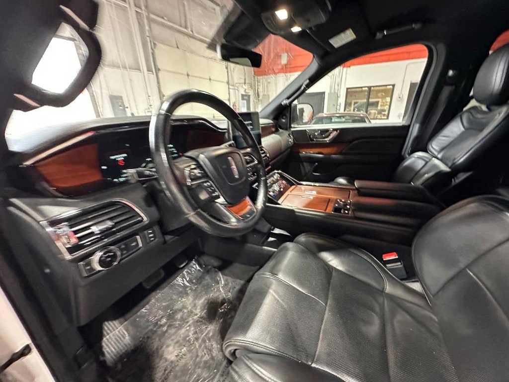 Used 2018 Lincoln Navigator Select w/ Technology Package image 16