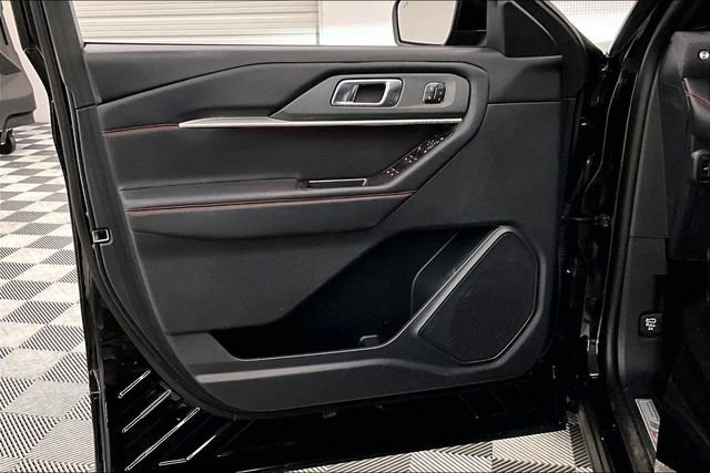 Used 2025 Ford Explorer ST-Line w/ Premium Package image 18