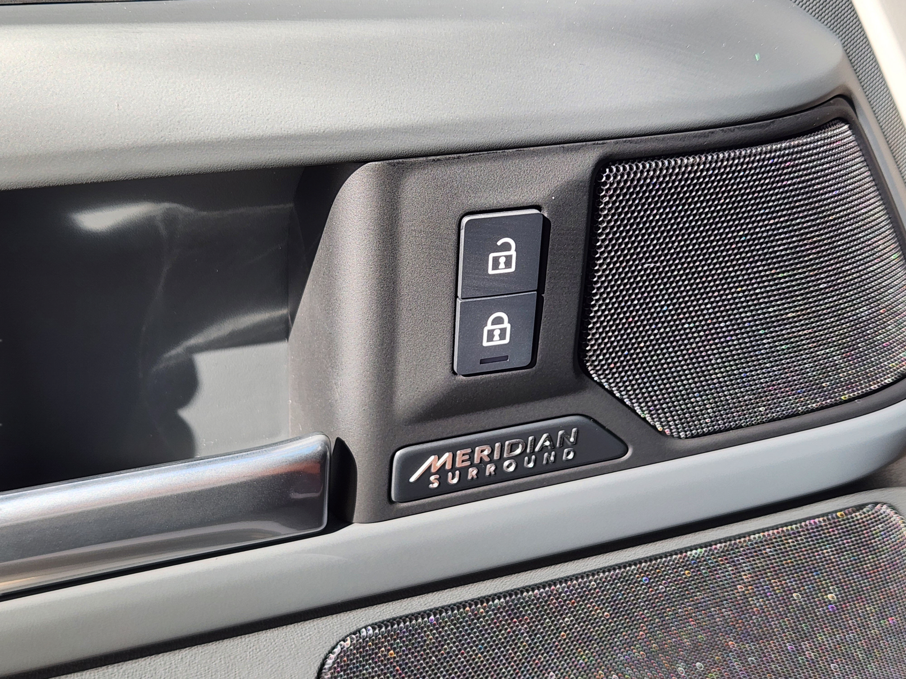 New 2026 Land Rover Defender 110 X-Dynamic SE AWD/4WD image 19