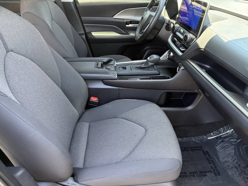 Certified 2025 Toyota Grand Highlander FWD image 16