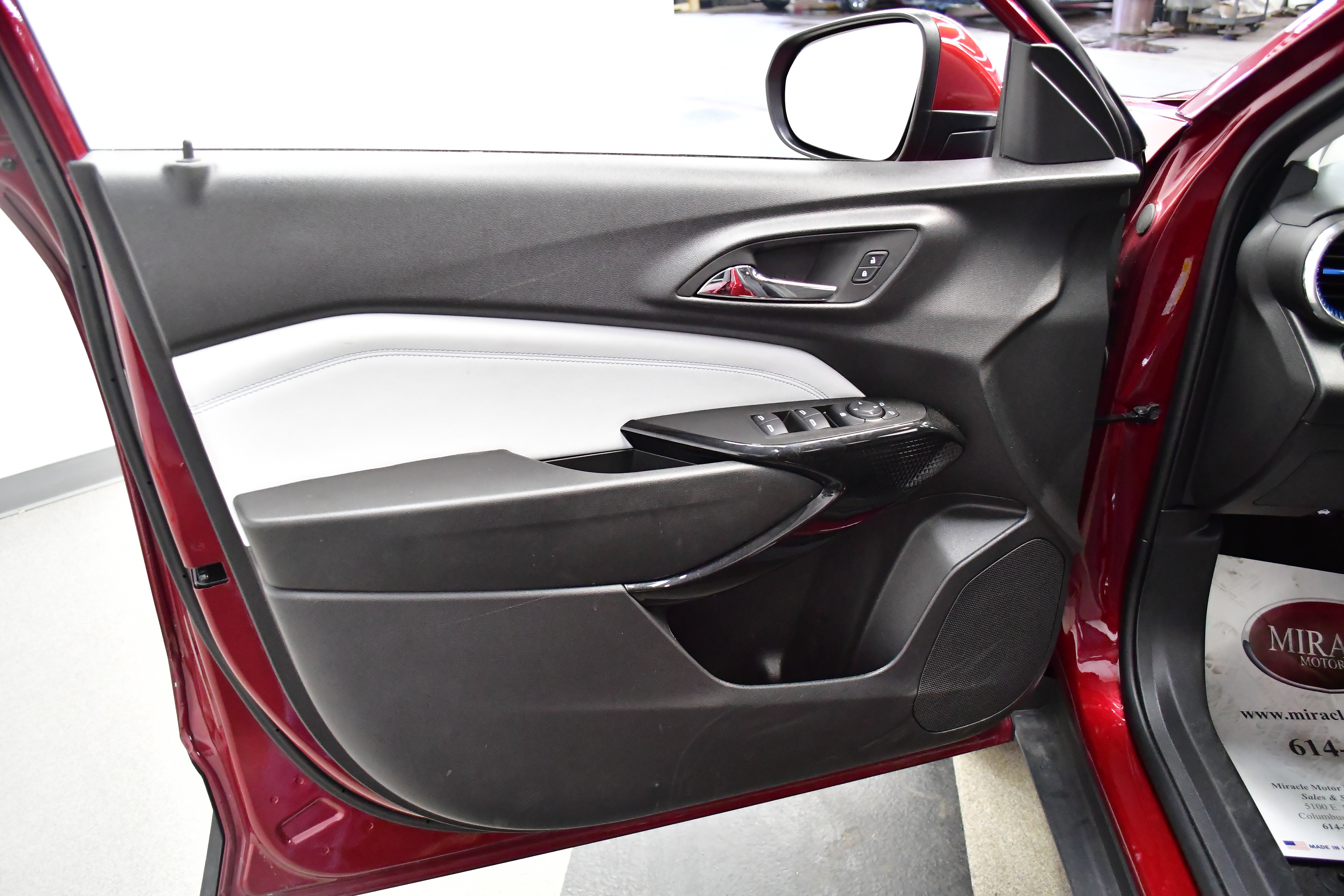 Used 2025 Chevrolet Trax LT image 17