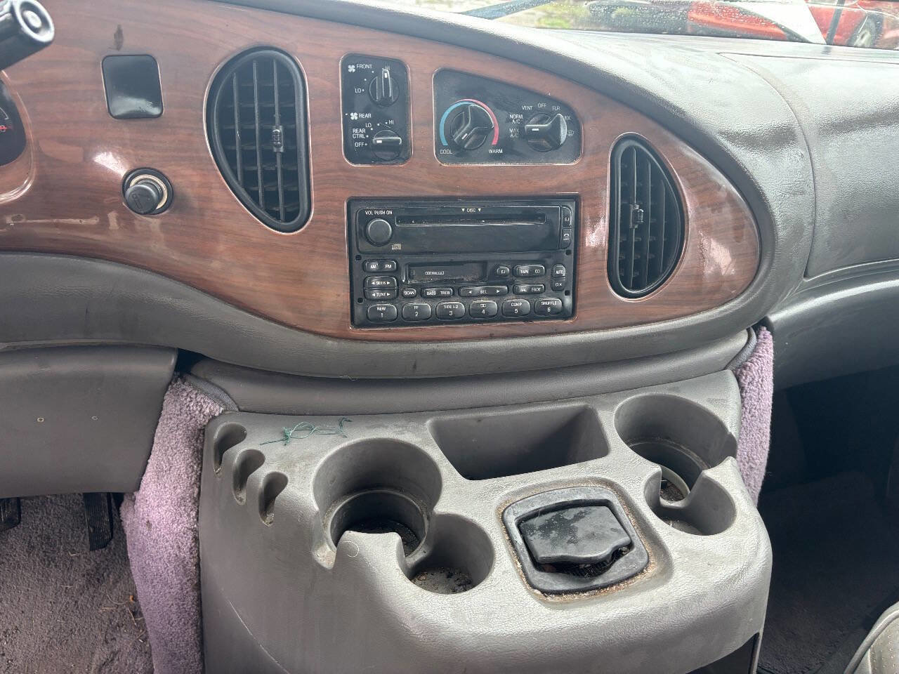 Used 2000 Ford E-150 and Econoline 150 image 14