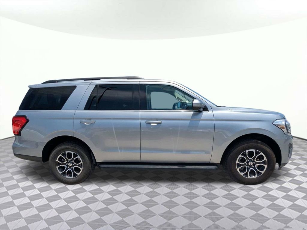 Used 2024 Ford Expedition XLT RWD image 2