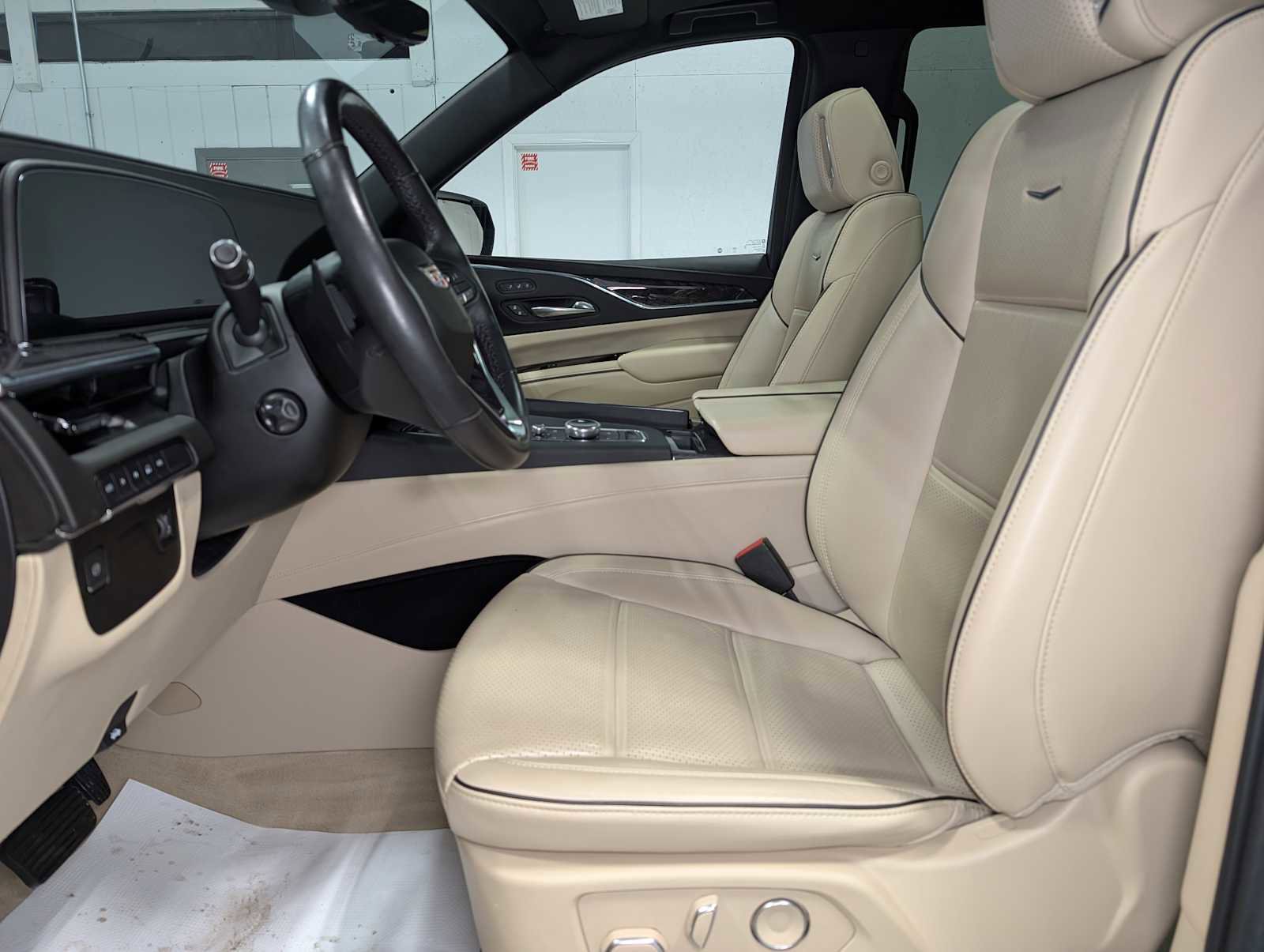 Certified 2021 Cadillac Escalade Premium Luxury image 4