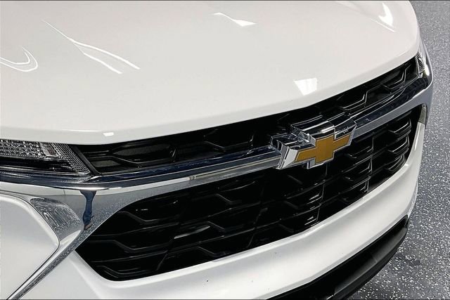 Used 2025 Chevrolet Trax LS image 28