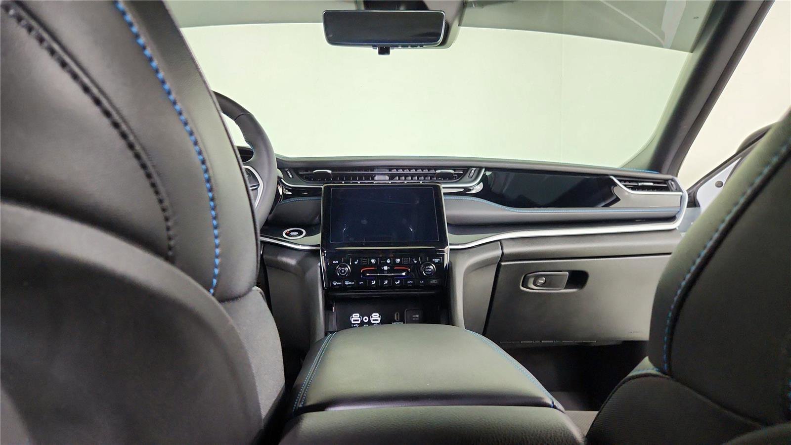 Used 2024 Jeep Grand Cherokee Trailhawk w/ Luxury Tech Group III image 23