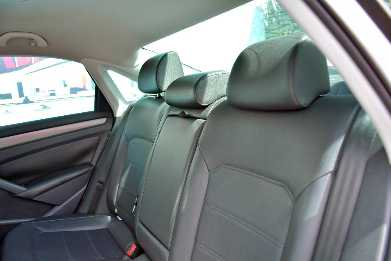 Used 2014 Volkswagen Passat 1.8T SE image 12