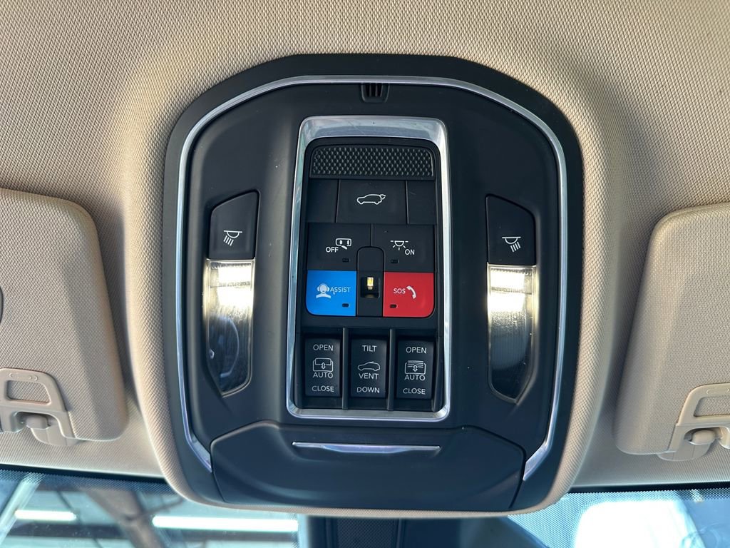 Used 2021 Jeep Grand Cherokee L Limited w/ Luxury Tech Group II image 36