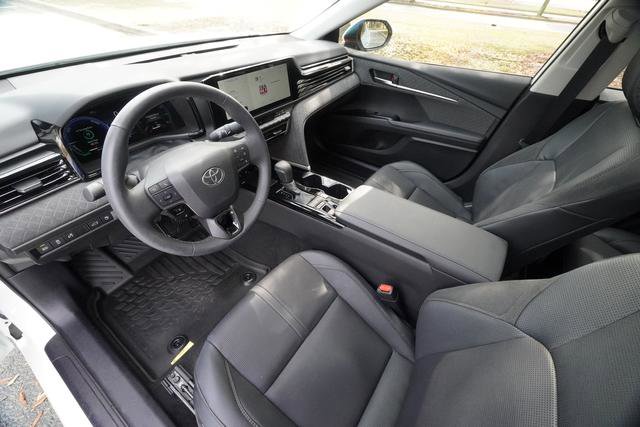 Used 2025 Toyota Camry XLE image 25