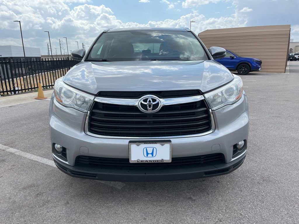 Used 2016 Toyota Highlander XLE image 2