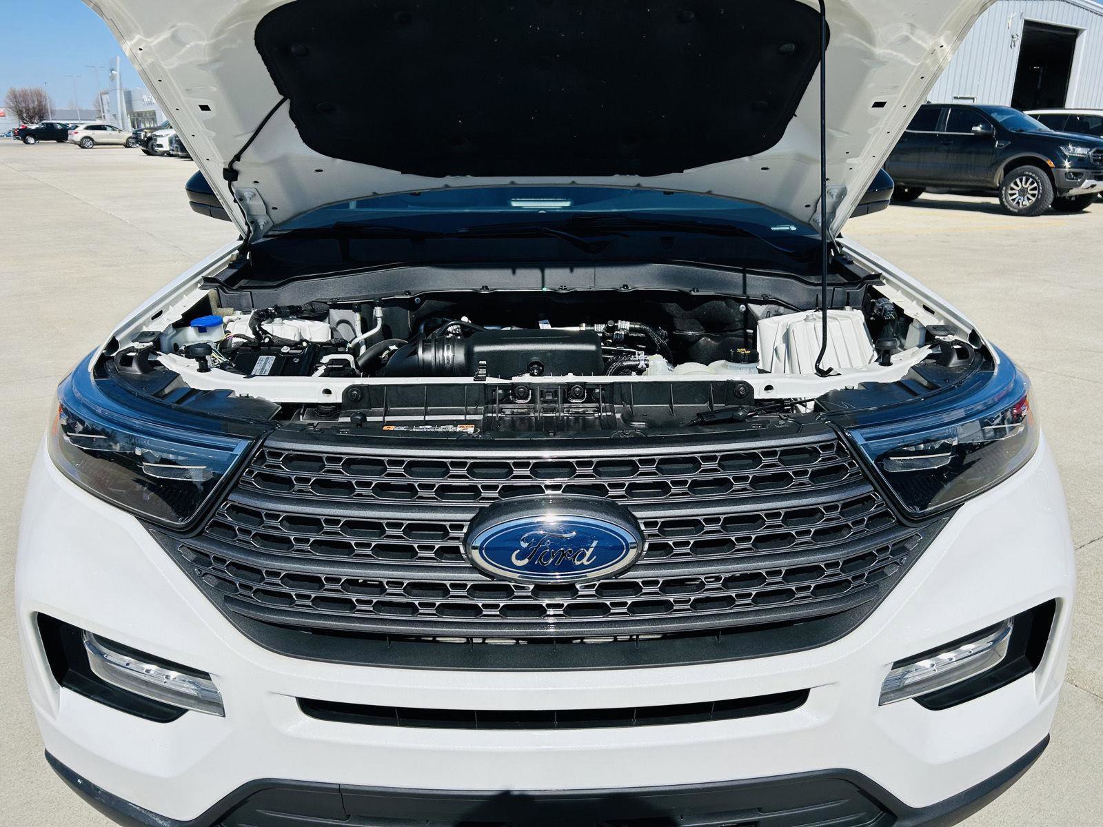 Used 2022 Ford Explorer XLT w/ Equipment Group 202A AWD/4WD image 44