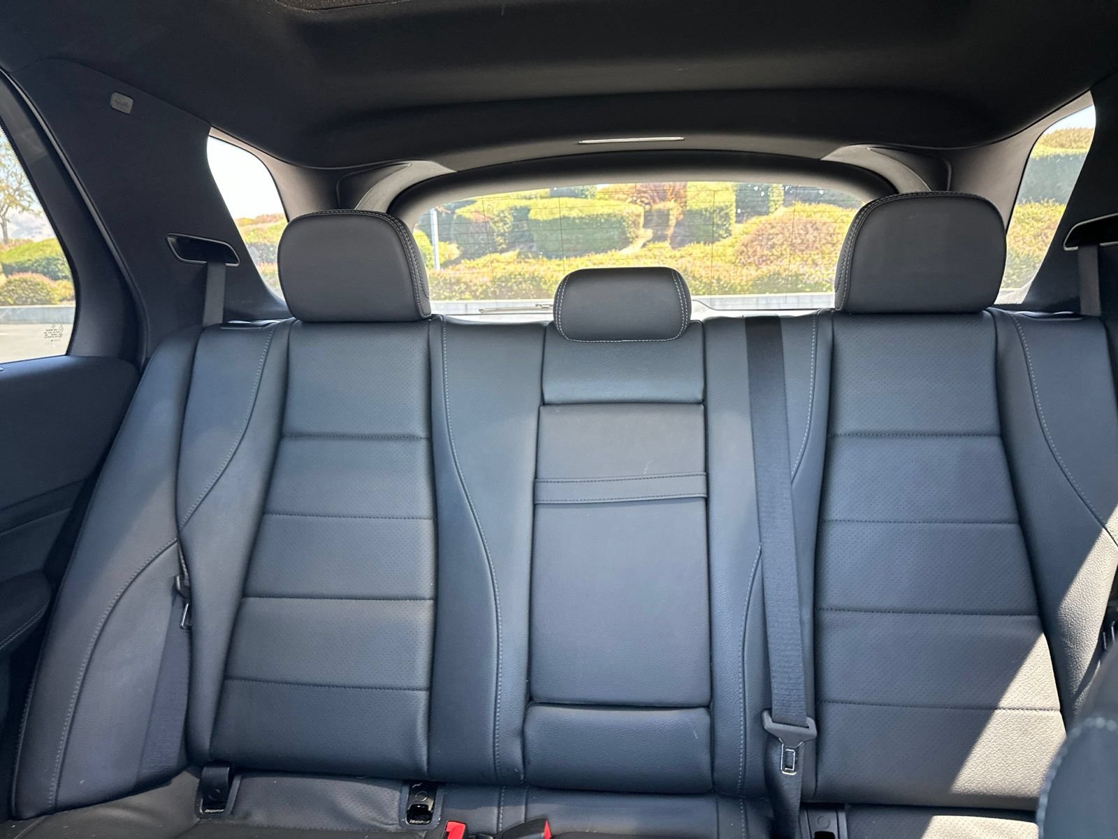 Used 2025 Mercedes-Benz GLE 350 4MATIC w/ Driver Assistance Package image 15