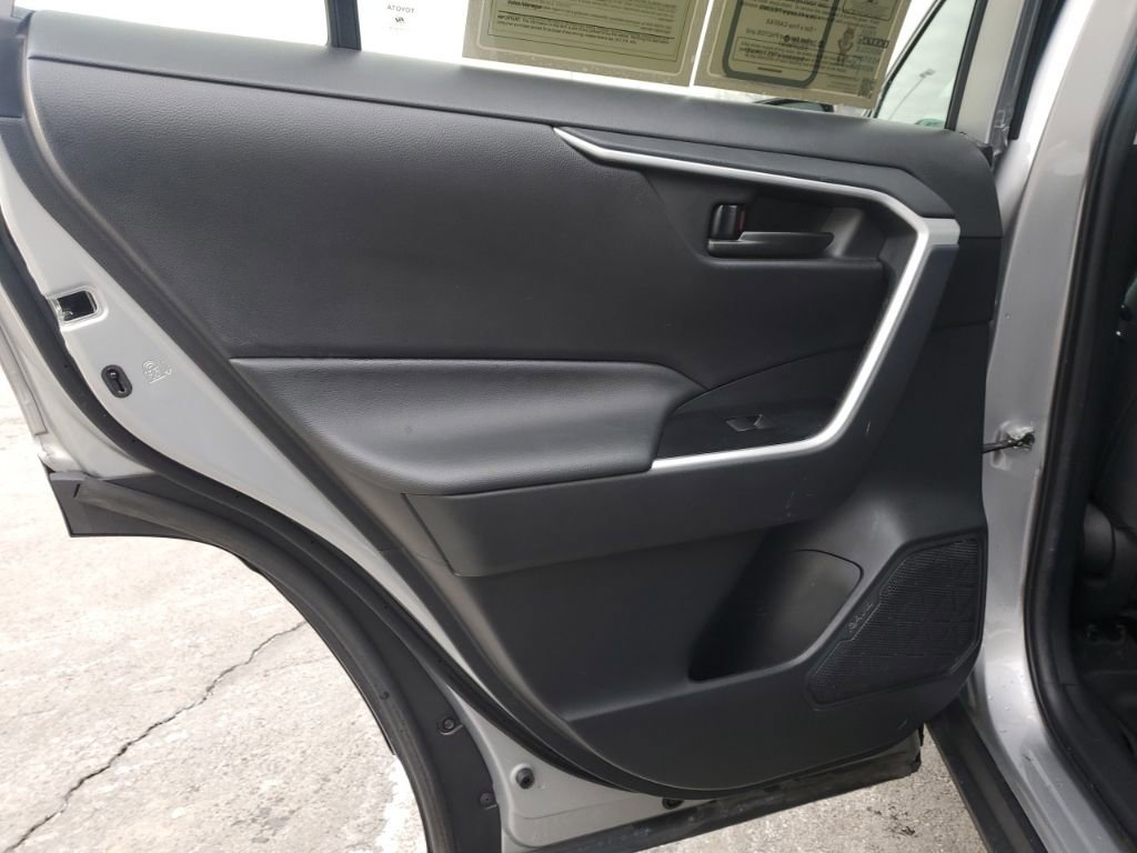 Used 2021 Toyota RAV4 LE image 33