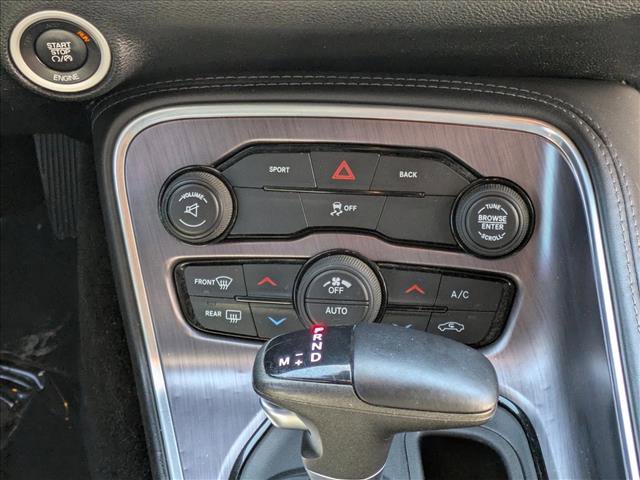 Used 2015 Dodge Challenger SXT image 19