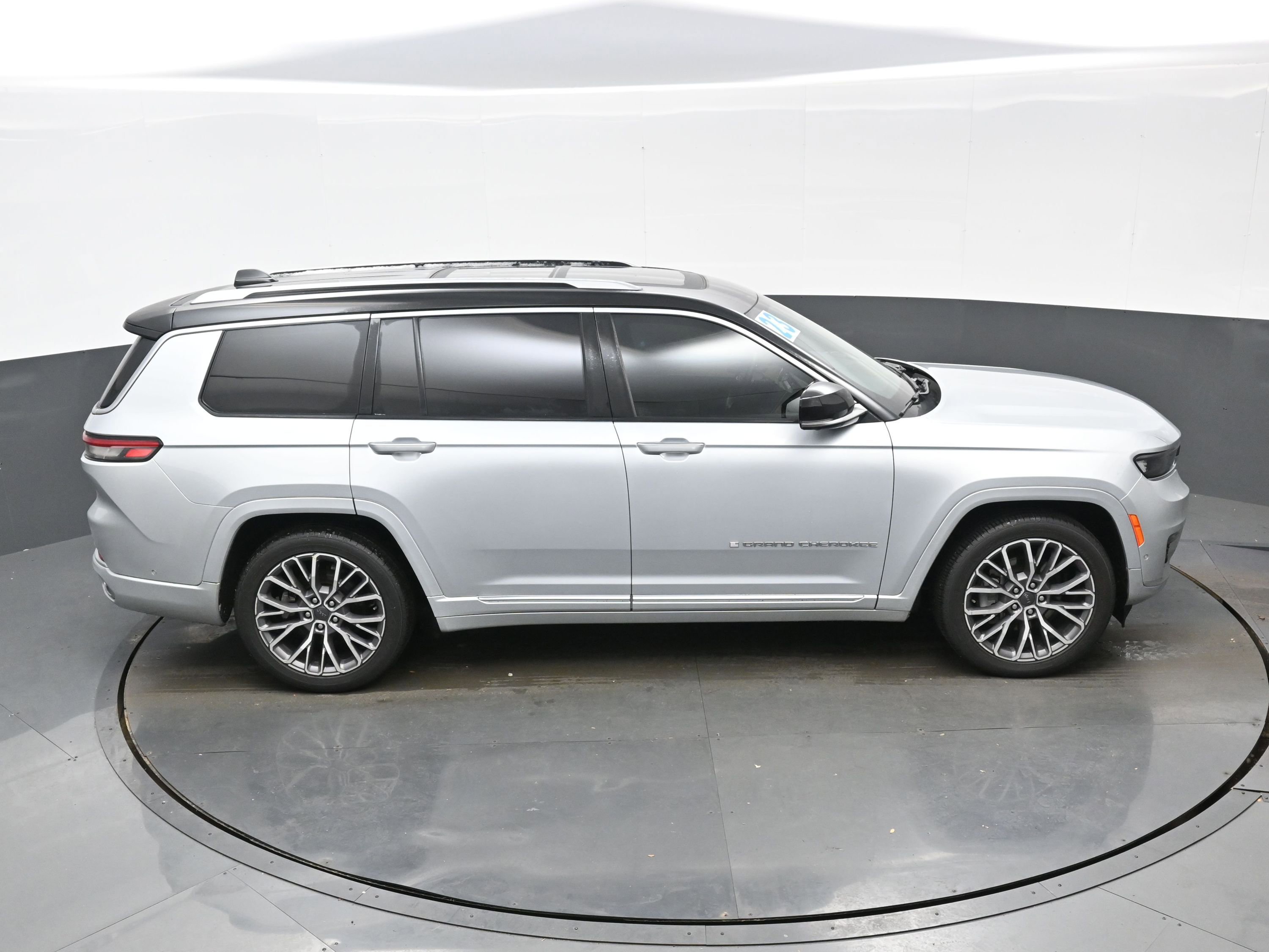 Used 2023 Jeep Grand Cherokee L Summit image 39