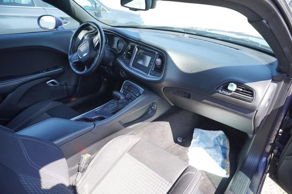 Used 2015 Dodge Challenger SXT RWD image 8