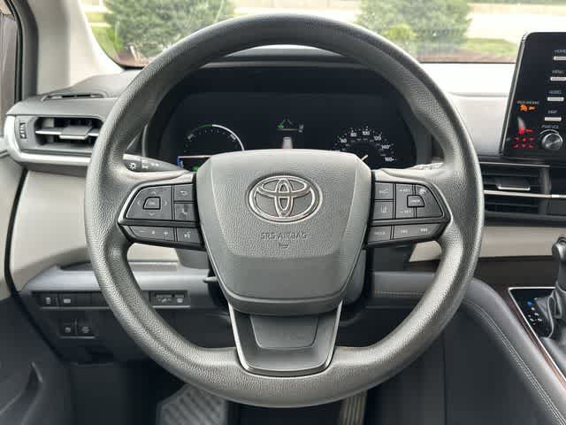 Used 2022 Toyota Sienna LE AWD/4WD image 7