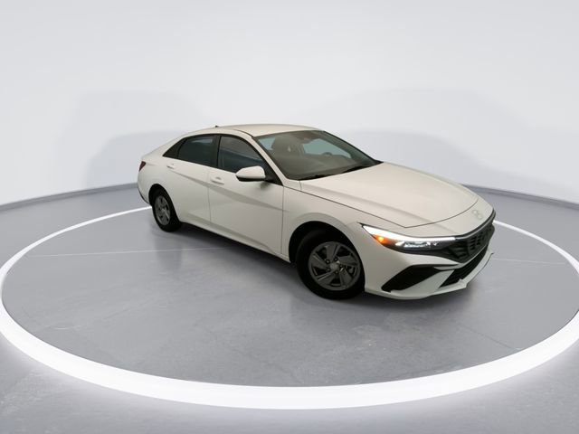 Certified 2026 Hyundai Elantra SE FWD image 8